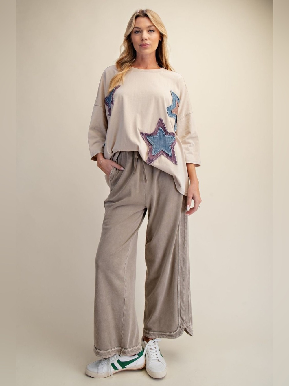 Easel Star Patch Women’s Top NWT - Picture 3 of 4